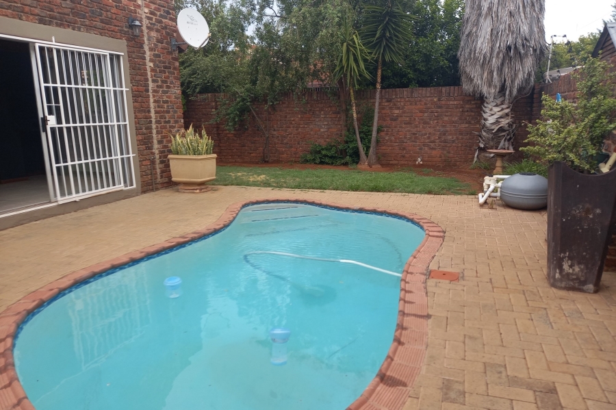 3 Bedroom Property for Sale in Roylglen Gardens Northern Cape